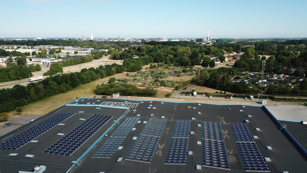 PV-Anlage mit Duraklick auf einem Flachdach in Malmö, Schweden
